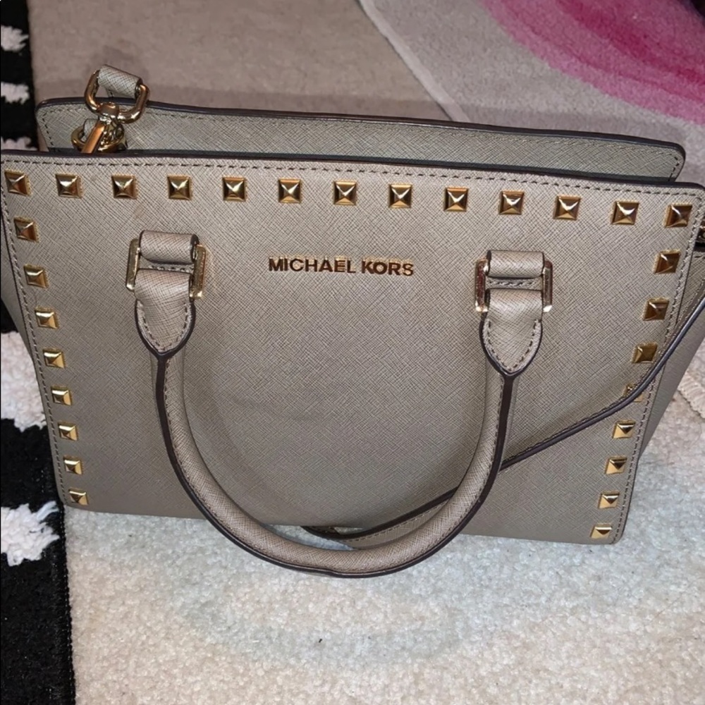 Micheal Kors Grey Purse